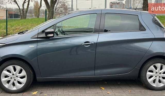 Серый Рено Зое, объемом двигателя 0 л и пробегом 92 тыс. км за 10800 $, фото 3 на Automoto.ua