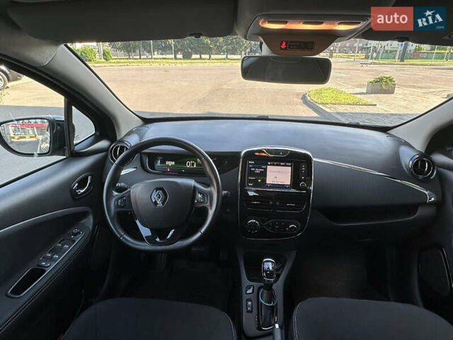 Серый Рено Зое, объемом двигателя 0 л и пробегом 141 тыс. км за 10400 $, фото 12 на Automoto.ua