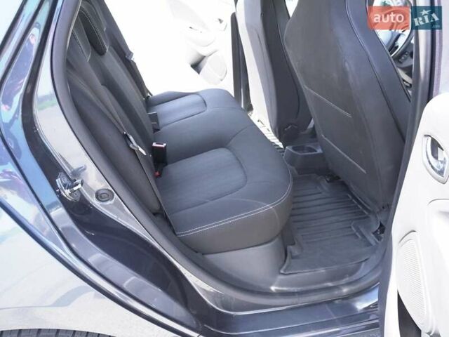 Сірий Рено Зое, об'ємом двигуна 0 л та пробігом 126 тис. км за 10000 $, фото 18 на Automoto.ua