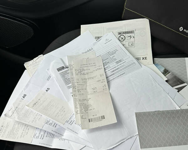 Серый Рено Зое, объемом двигателя 0 л и пробегом 150 тыс. км за 9500 $, фото 1 на Automoto.ua