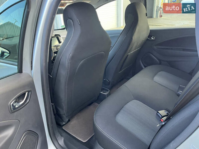 Сірий Рено Зое, об'ємом двигуна 0 л та пробігом 72 тис. км за 10350 $, фото 29 на Automoto.ua