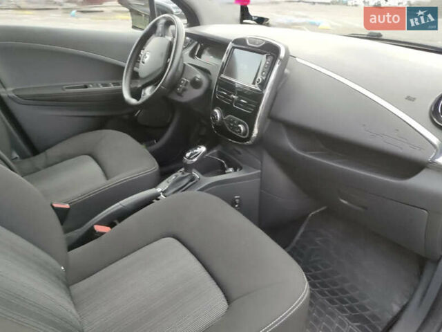 Серый Рено Зое, объемом двигателя 0 л и пробегом 150 тыс. км за 9500 $, фото 13 на Automoto.ua