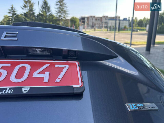 Серый Рено Зое, объемом двигателя 0 л и пробегом 141 тыс. км за 10400 $, фото 15 на Automoto.ua