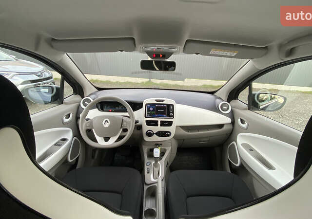 Серый Рено Зое, объемом двигателя 0 л и пробегом 112 тыс. км за 9800 $, фото 51 на Automoto.ua