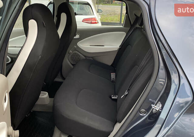 Серый Рено Зое, объемом двигателя 0 л и пробегом 112 тыс. км за 9800 $, фото 53 на Automoto.ua