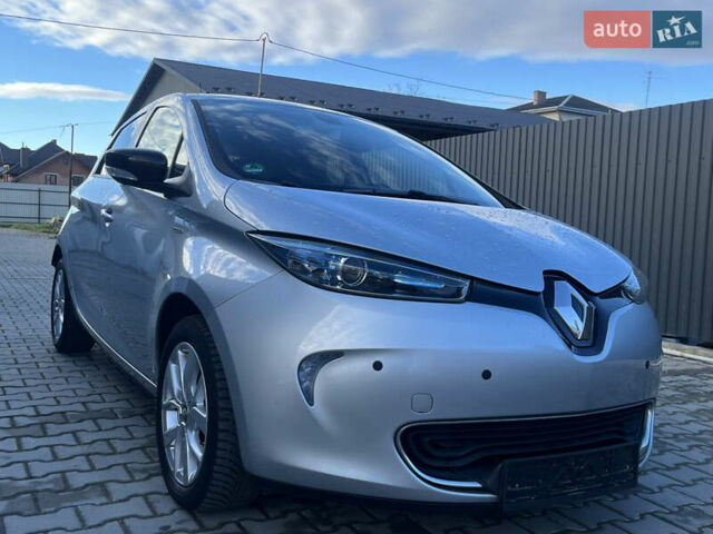 Серый Рено Зое, объемом двигателя 0 л и пробегом 72 тыс. км за 10100 $, фото 2 на Automoto.ua