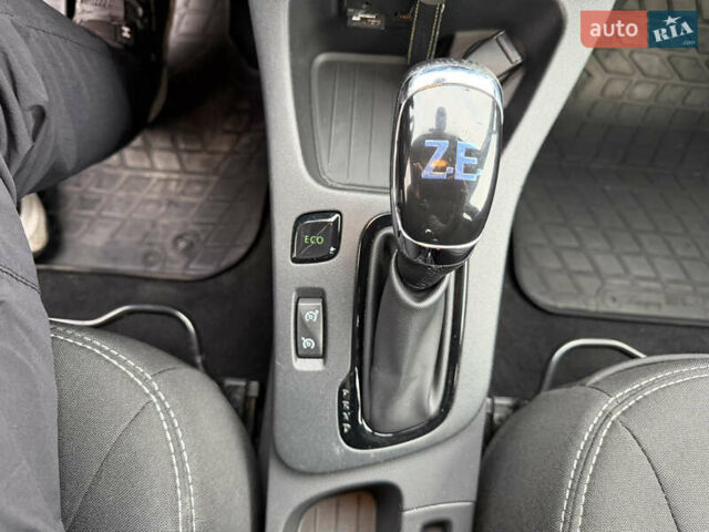 Сірий Рено Зое, об'ємом двигуна 0 л та пробігом 55 тис. км за 11999 $, фото 50 на Automoto.ua