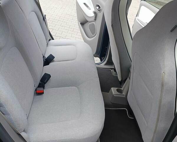 Серый Рено Зое, объемом двигателя 0 л и пробегом 80 тыс. км за 10300 $, фото 4 на Automoto.ua