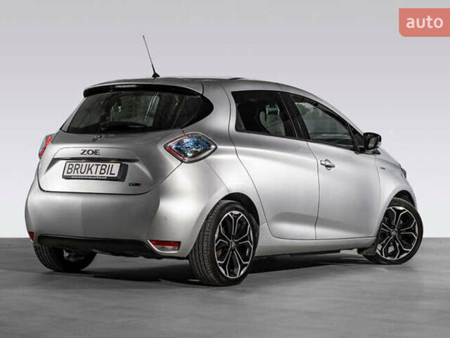 Серый Рено Зое, объемом двигателя 0 л и пробегом 95 тыс. км за 7600 $, фото 4 на Automoto.ua