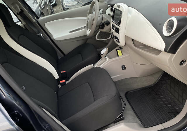 Серый Рено Зое, объемом двигателя 0 л и пробегом 112 тыс. км за 9800 $, фото 50 на Automoto.ua