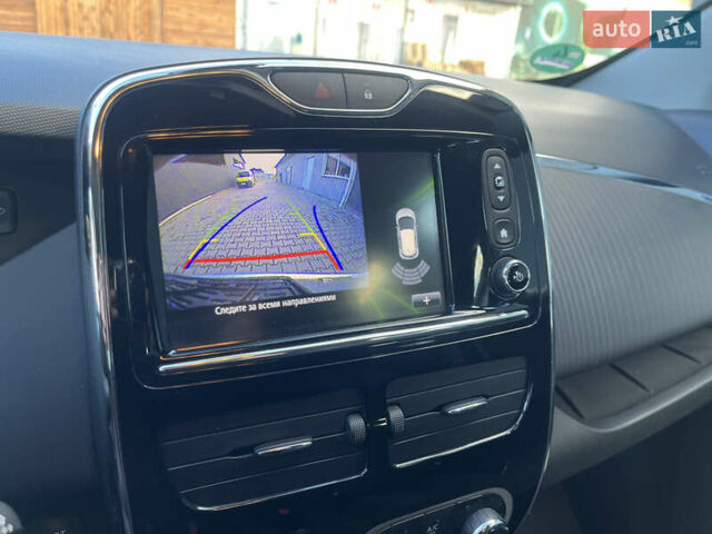 Серый Рено Зое, объемом двигателя 0 л и пробегом 72 тыс. км за 10100 $, фото 24 на Automoto.ua