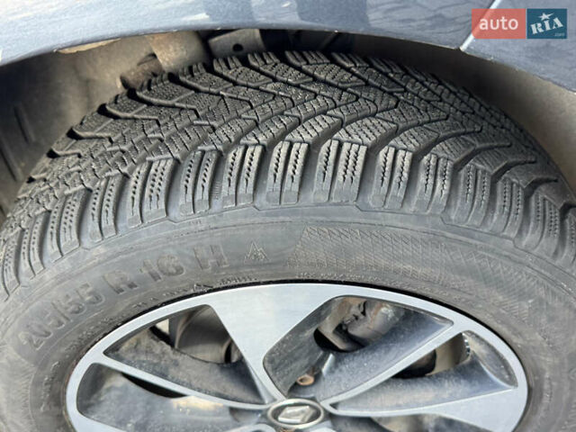 Серый Рено Зое, объемом двигателя 0 л и пробегом 150 тыс. км за 9500 $, фото 17 на Automoto.ua