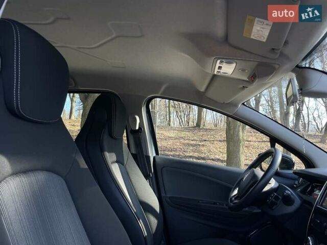 Серый Рено Зое, объемом двигателя 0 л и пробегом 43 тыс. км за 11600 $, фото 15 на Automoto.ua