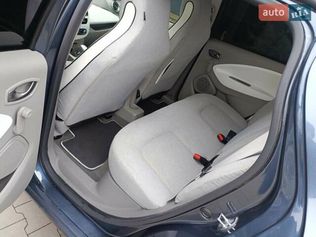 Серый Рено Зое, объемом двигателя 0 л и пробегом 80 тыс. км за 10300 $, фото 10 на Automoto.ua
