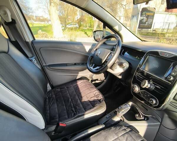 Серый Рено Зое, объемом двигателя 0 л и пробегом 36 тыс. км за 10500 $, фото 13 на Automoto.ua