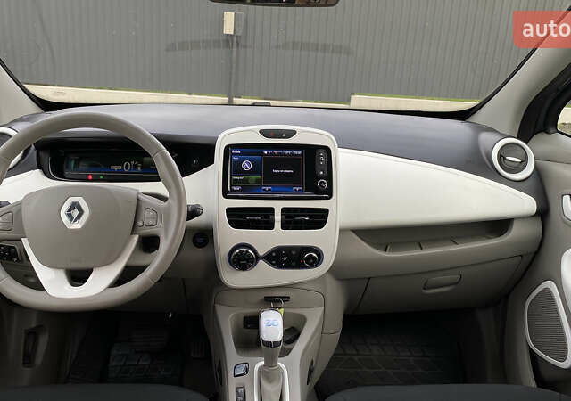 Серый Рено Зое, объемом двигателя 0 л и пробегом 112 тыс. км за 9800 $, фото 45 на Automoto.ua