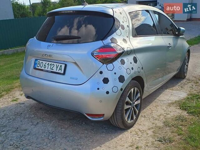 Серый Рено Зое, объемом двигателя 0 л и пробегом 114 тыс. км за 12850 $, фото 2 на Automoto.ua