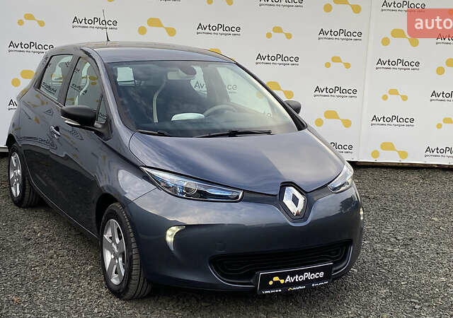Серый Рено Зое, объемом двигателя 0 л и пробегом 112 тыс. км за 9800 $, фото 92 на Automoto.ua