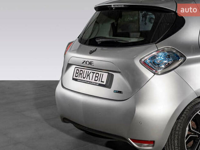 Серый Рено Зое, объемом двигателя 0 л и пробегом 95 тыс. км за 7600 $, фото 5 на Automoto.ua