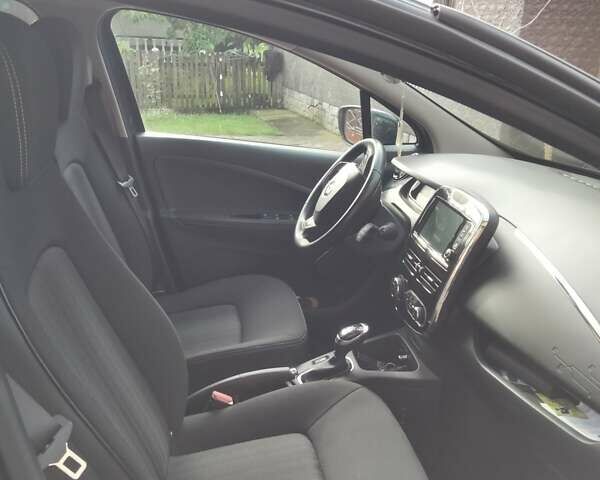 Серый Рено Зое, объемом двигателя 0 л и пробегом 112 тыс. км за 10000 $, фото 7 на Automoto.ua