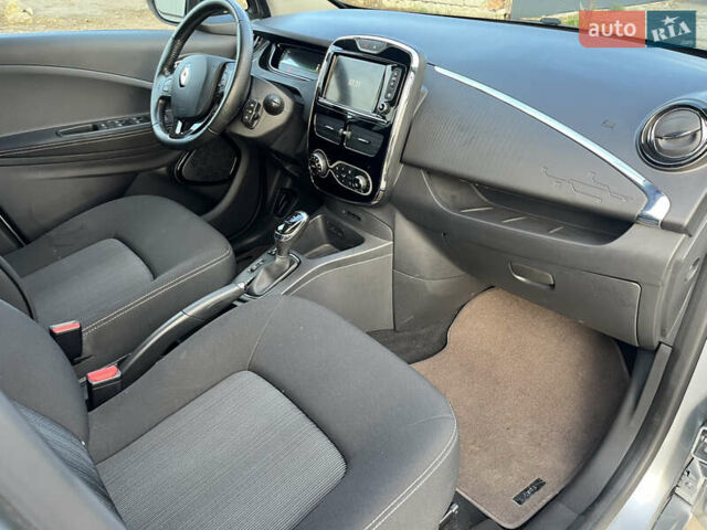 Сірий Рено Зое, об'ємом двигуна 0 л та пробігом 72 тис. км за 10350 $, фото 39 на Automoto.ua