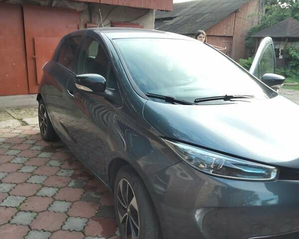 Серый Рено Зое, объемом двигателя 0 л и пробегом 112 тыс. км за 10000 $, фото 4 на Automoto.ua