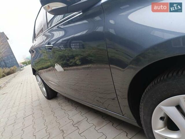Серый Рено Зое, объемом двигателя 0 л и пробегом 80 тыс. км за 10300 $, фото 14 на Automoto.ua