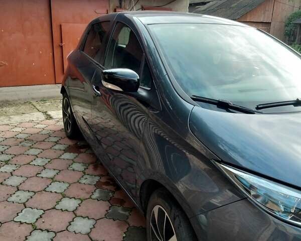 Серый Рено Зое, объемом двигателя 0 л и пробегом 112 тыс. км за 10000 $, фото 2 на Automoto.ua