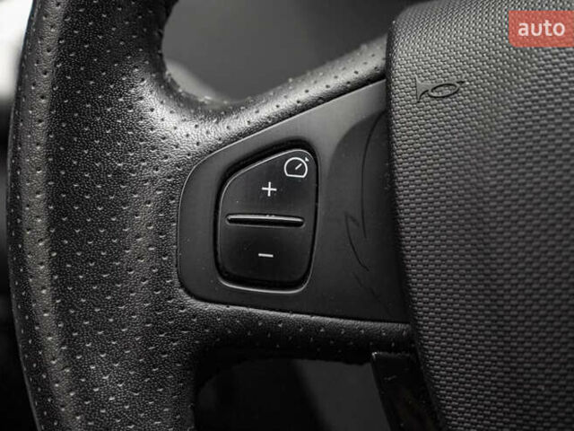 Серый Рено Зое, объемом двигателя 0 л и пробегом 95 тыс. км за 7600 $, фото 13 на Automoto.ua