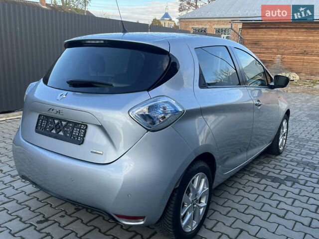 Серый Рено Зое, объемом двигателя 0 л и пробегом 72 тыс. км за 10100 $, фото 8 на Automoto.ua