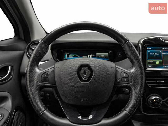 Серый Рено Зое, объемом двигателя 0 л и пробегом 95 тыс. км за 7600 $, фото 12 на Automoto.ua