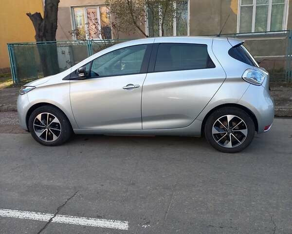 Сірий Рено Зое, об'ємом двигуна 0 л та пробігом 27 тис. км за 11450 $, фото 2 на Automoto.ua