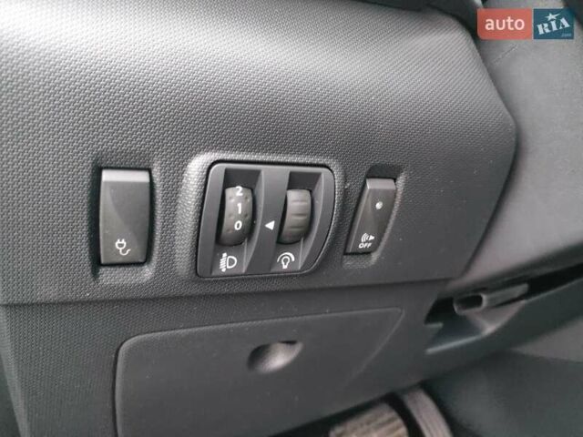 Серый Рено Зое, объемом двигателя 0 л и пробегом 158 тыс. км за 9300 $, фото 23 на Automoto.ua