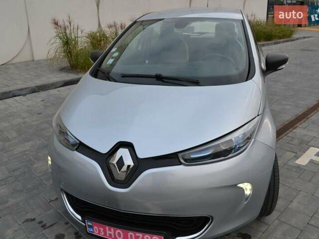 Серый Рено Зое, объемом двигателя 0 л и пробегом 37 тыс. км за 9900 $, фото 7 на Automoto.ua