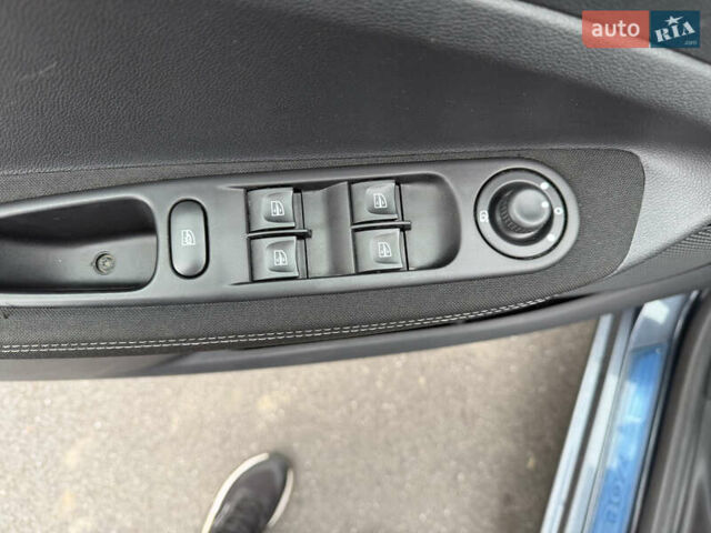 Сірий Рено Зое, об'ємом двигуна 0 л та пробігом 55 тис. км за 11999 $, фото 44 на Automoto.ua