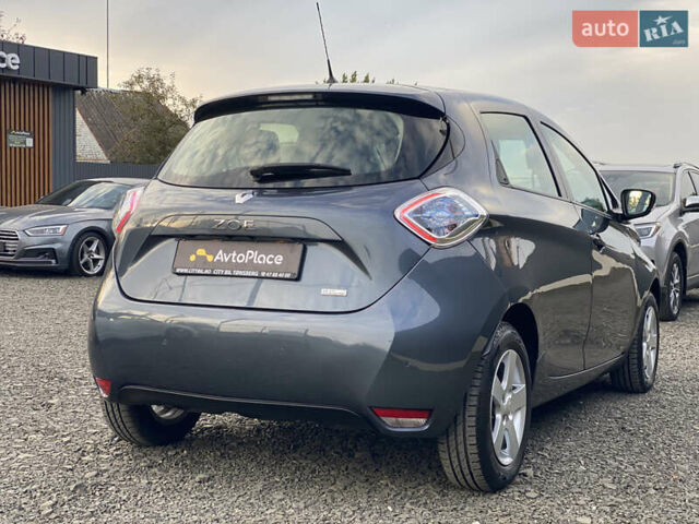 Серый Рено Зое, объемом двигателя 0 л и пробегом 112 тыс. км за 9800 $, фото 23 на Automoto.ua