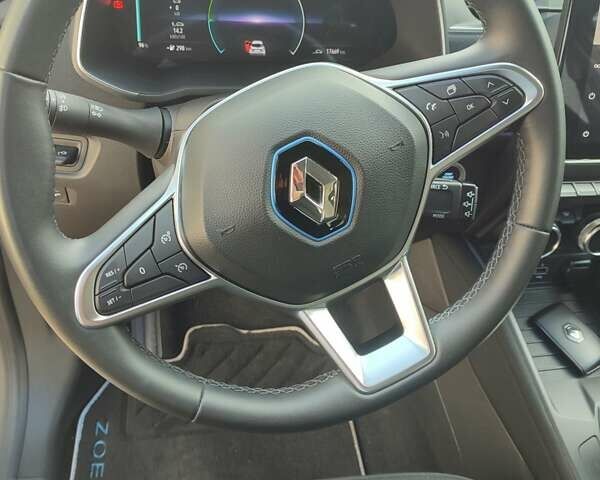 Серый Рено Зое, объемом двигателя 0 л и пробегом 43 тыс. км за 13400 $, фото 22 на Automoto.ua