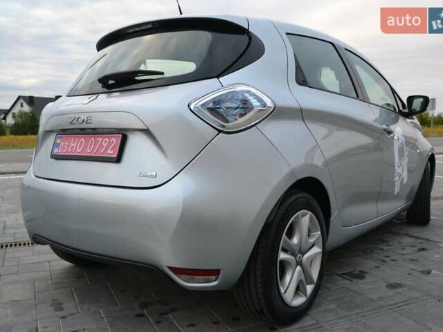 Серый Рено Зое, объемом двигателя 0 л и пробегом 37 тыс. км за 9900 $, фото 4 на Automoto.ua