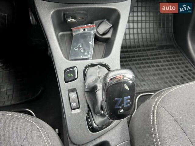 Сірий Рено Зое, об'ємом двигуна 0 л та пробігом 128 тис. км за 9150 $, фото 30 на Automoto.ua