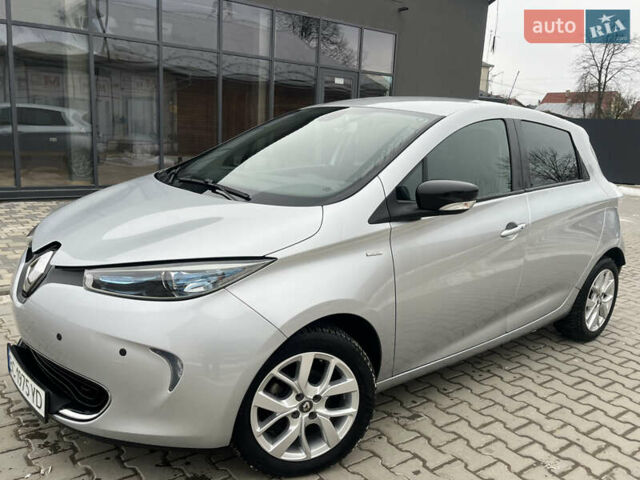 Серый Рено Зое, объемом двигателя 0 л и пробегом 72 тыс. км за 9990 $, фото 1 на Automoto.ua