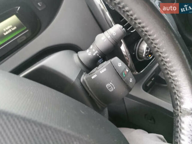 Серый Рено Зое, объемом двигателя 0 л и пробегом 150 тыс. км за 9500 $, фото 8 на Automoto.ua