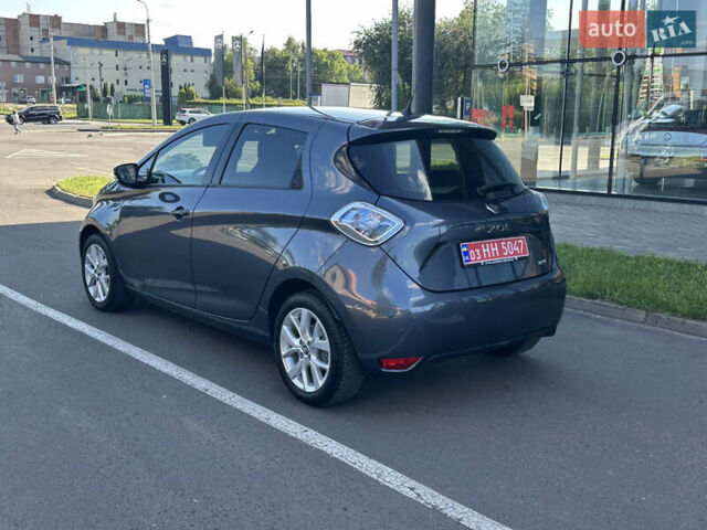 Серый Рено Зое, объемом двигателя 0 л и пробегом 141 тыс. км за 10400 $, фото 4 на Automoto.ua