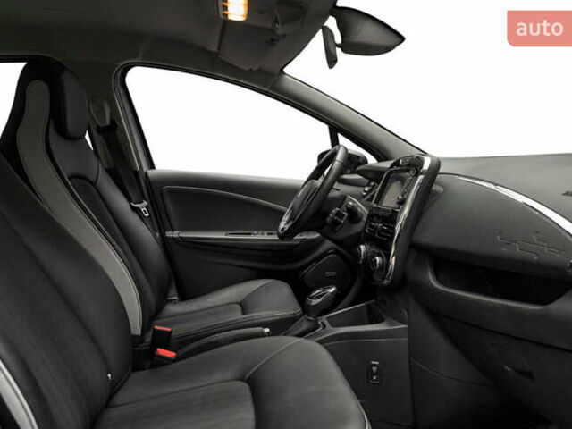 Серый Рено Зое, объемом двигателя 0 л и пробегом 95 тыс. км за 7600 $, фото 10 на Automoto.ua