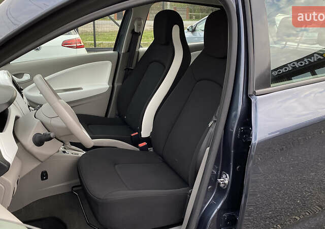 Серый Рено Зое, объемом двигателя 0 л и пробегом 112 тыс. км за 9800 $, фото 41 на Automoto.ua