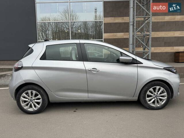 Серый Рено Зое, объемом двигателя 0 л и пробегом 4 тыс. км за 13700 $, фото 4 на Automoto.ua