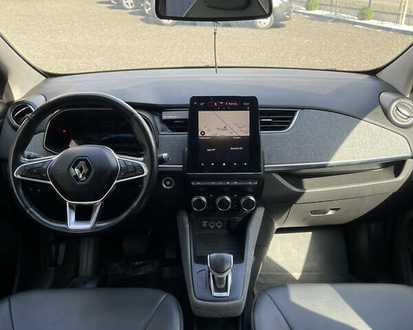 Серый Рено Зое, объемом двигателя 0 л и пробегом 114 тыс. км за 13000 $, фото 8 на Automoto.ua