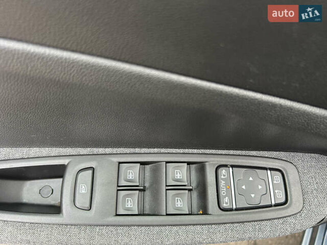 Серый Рено Зое, объемом двигателя 0 л и пробегом 16 тыс. км за 14800 $, фото 11 на Automoto.ua