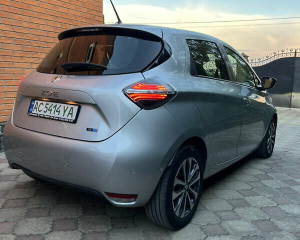 Серый Рено Зое, объемом двигателя 0 л и пробегом 87 тыс. км за 14200 $, фото 6 на Automoto.ua