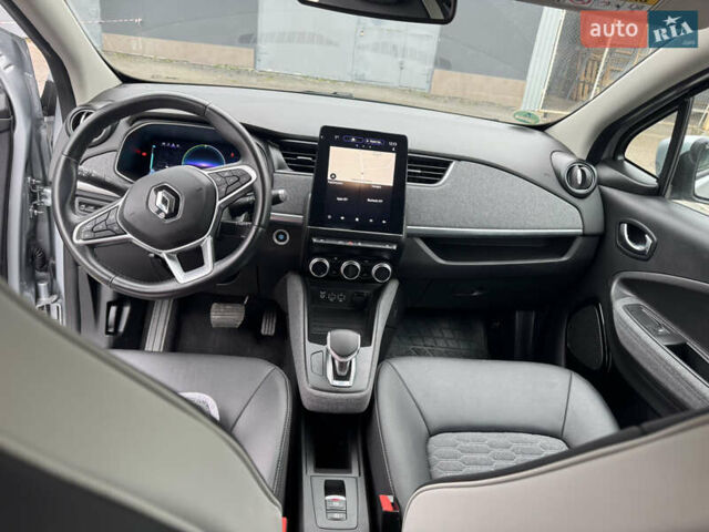 Серый Рено Зое, объемом двигателя 0 л и пробегом 4 тыс. км за 13700 $, фото 38 на Automoto.ua