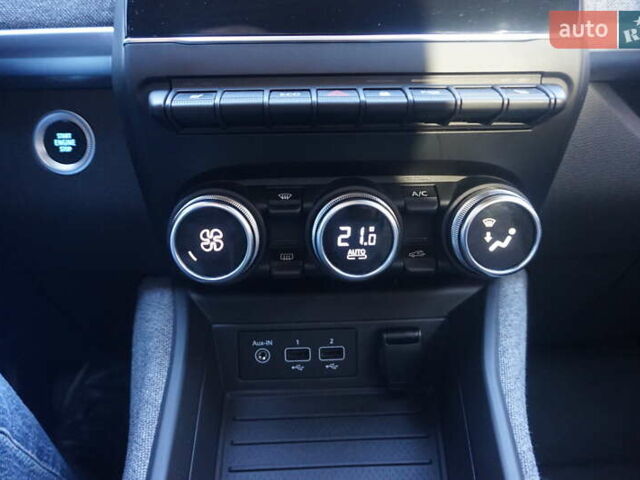 Серый Рено Зое, объемом двигателя 0 л и пробегом 174 тыс. км за 12000 $, фото 35 на Automoto.ua